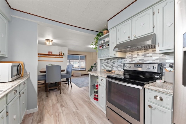 kitchen with tasteful backsplash, under cabinet range hood, stainless steel electric range oven, light wood-type flooring, and open shelves