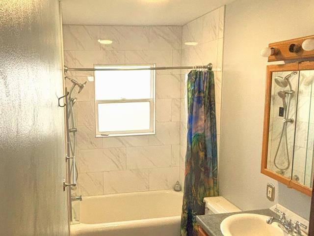 460 E Columbia Ave, Colville, WA 99114 - bathroom with shower / bath combo and vanity