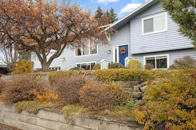 view of split foyer home