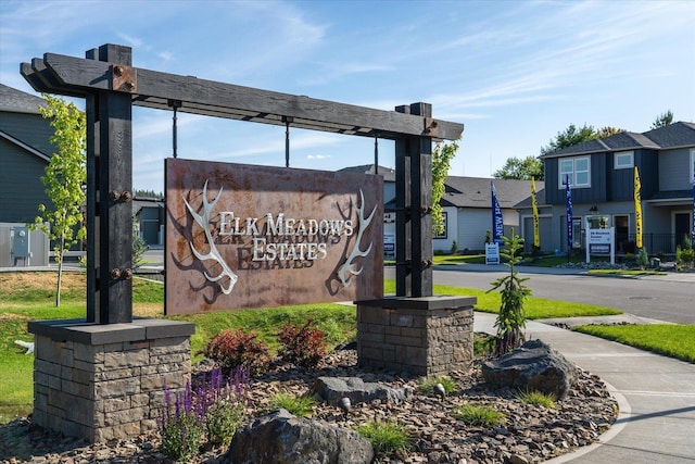 community sign with a residential view