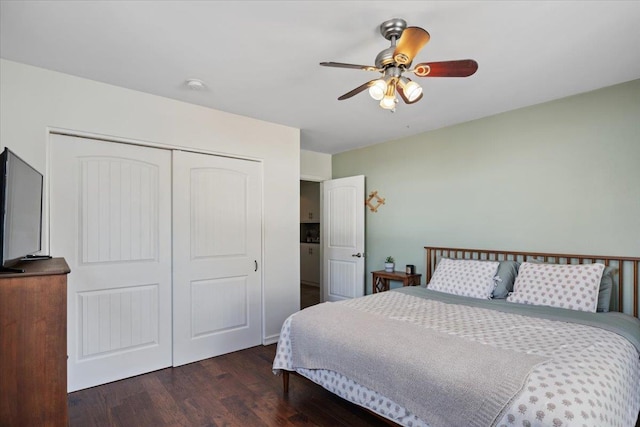 bedroom featuring a closet, wood finished floors, and a ceiling fan