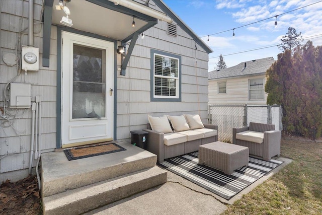 property entrance with an outdoor hangout area