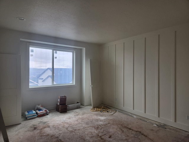 empty room featuring a textured ceiling