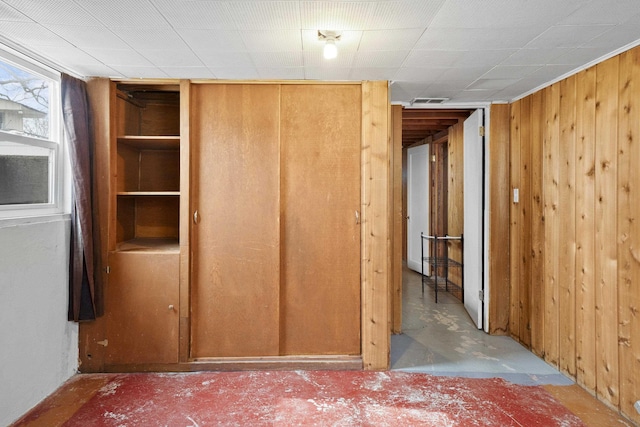 closet with visible vents