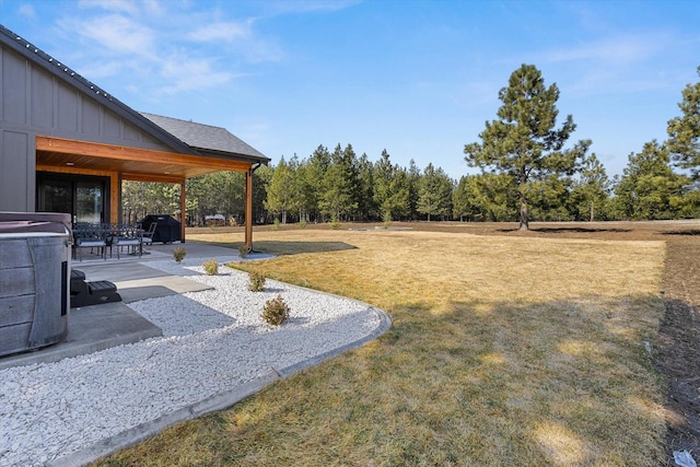 view of yard with a patio