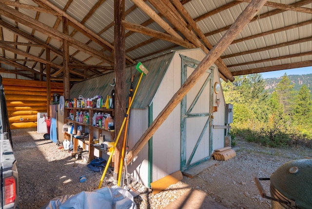 view of outdoor structure with an outdoor structure