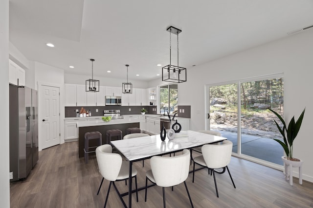 dining space featuring dark wood-style floors, visible vents, and recessed lighting