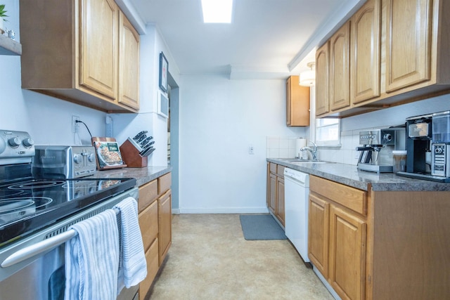 kitchen featuring stainless steel range with electric stovetop, a sink, tasteful backsplash, white dishwasher, and baseboards