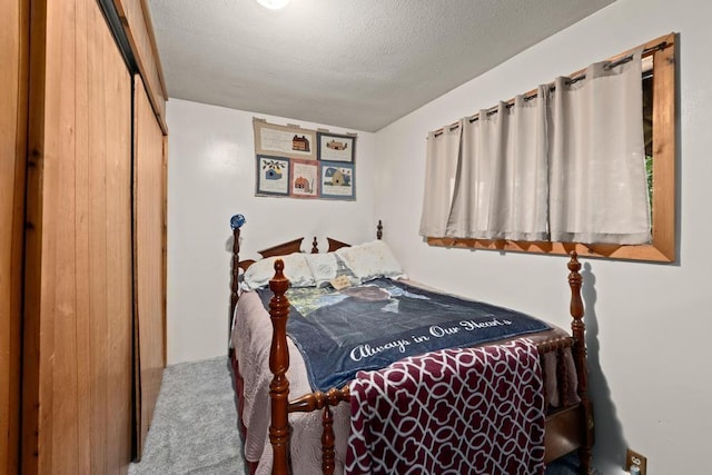 bedroom with carpet flooring and a textured ceiling
