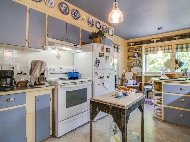 kitchen with electric stove, under cabinet range hood, decorative light fixtures, tasteful backsplash, and light countertops