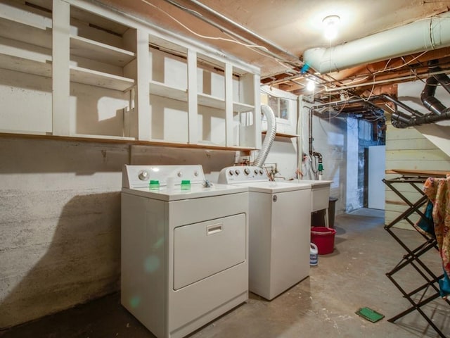 washroom with laundry area and washing machine and dryer