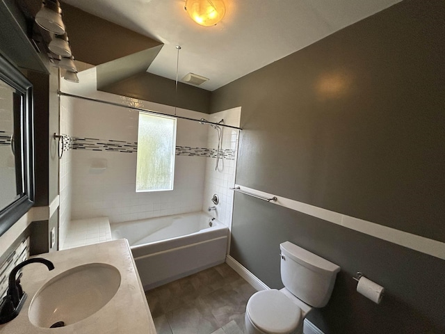 full bath featuring visible vents, toilet, a sink, shower / tub combination, and baseboards