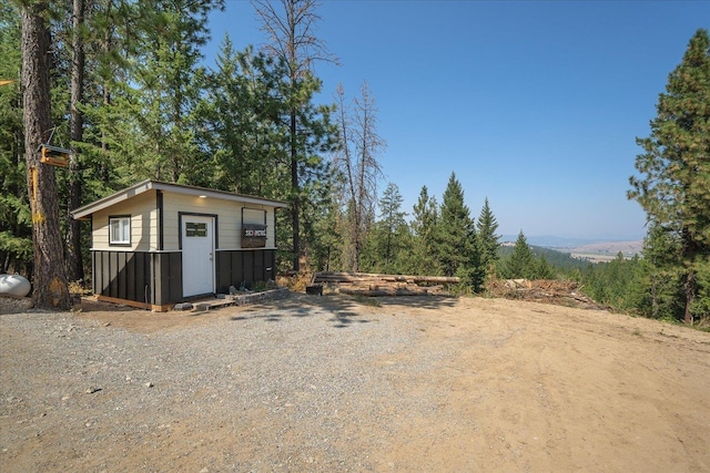 view of outbuilding featuring an outbuilding