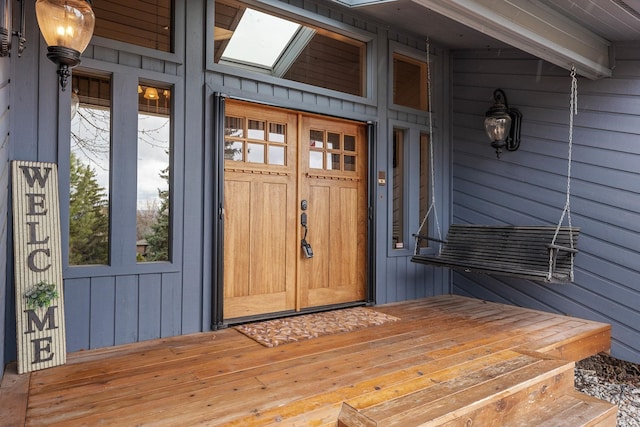 entrance to property featuring a porch