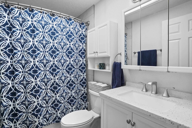 bathroom featuring a shower with shower curtain, toilet, vanity, and a textured ceiling