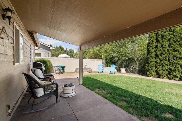 view of patio featuring a fenced backyard