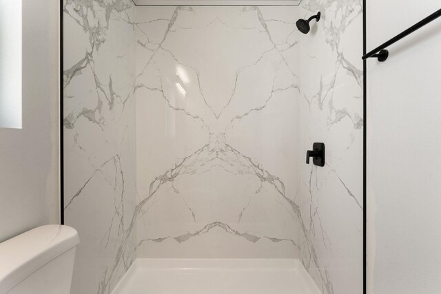 806 W Bolan Ave, Spokane, WA 99224 - bathroom featuring a marble finish shower and toilet