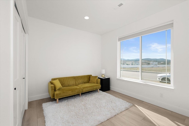 sitting room with recessed lighting, wood finished floors, visible vents, a mountain view, and baseboards