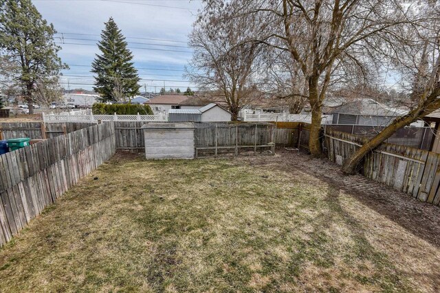 6208 N Wiscomb St, Spokane, WA 99208 - detailed view of a stone fireplace