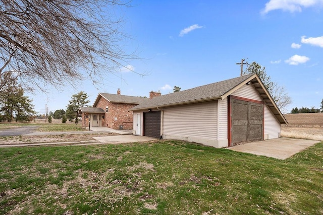 12115 E Wedgewood Ct, Spokane, WA 99217 - view of front facade with a chimney and a front lawn