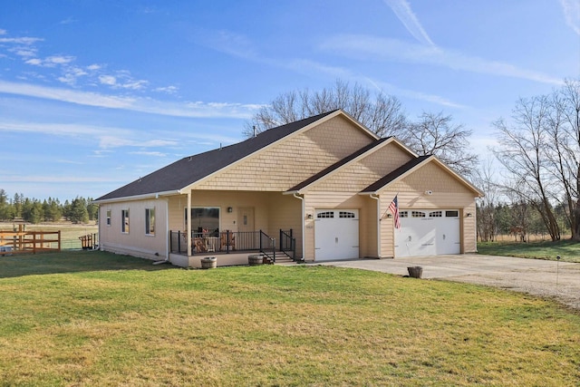 view of front facade featuring a front lawn, fence, a garage, and concrete driveway