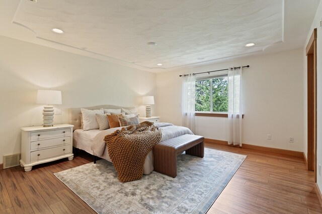 4720 S Wildwood Ln, Spokane, WA 99206 - bedroom featuring baseboards, visible vents, recessed lighting, and wood-type flooring