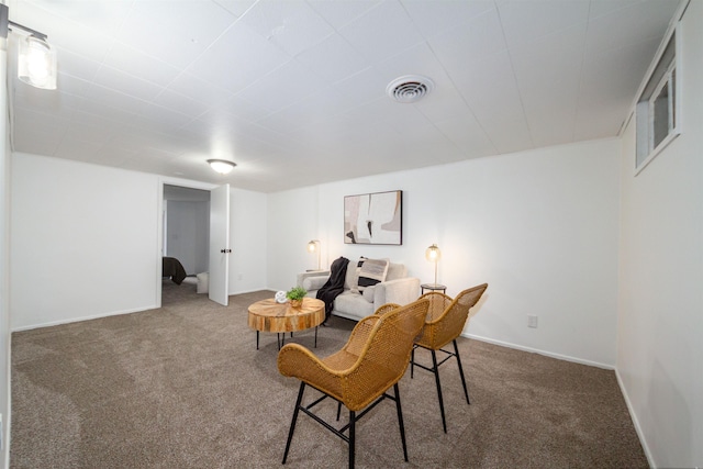 living area with carpet, visible vents, and baseboards