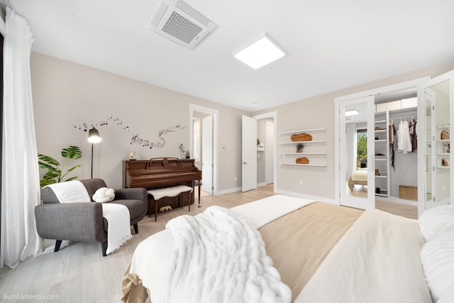 27809 N Bruce Rd, Chattaroy, WA 99003 - bedroom featuring baseboards, visible vents, a spacious closet, and light wood-type flooring