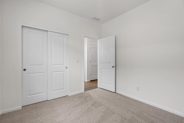 805 E 5th St, Deer Park, WA 99006 - unfurnished bedroom with baseboards, carpet flooring, visible vents, and a closet