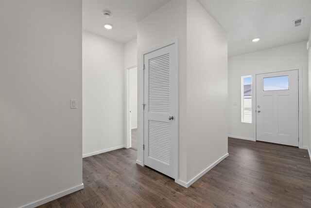 805 E 5th St, Deer Park, WA 99006 - foyer entrance featuring dark wood-style floors, visible vents, recessed lighting, and baseboards