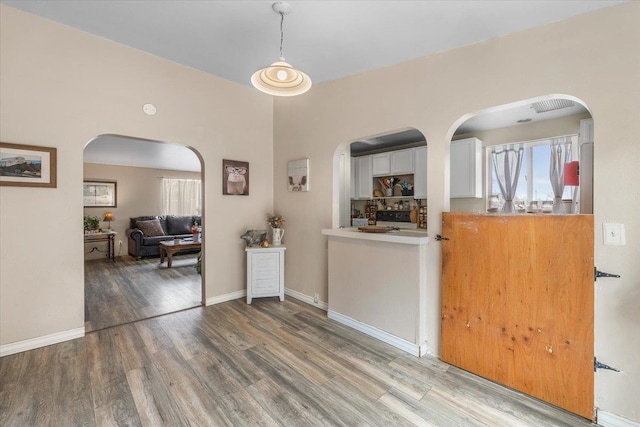 1810 W Paradise Rd, Spokane, WA 99224 - interior space with arched walkways, wood finished floors, baseboards, and hanging light fixtures