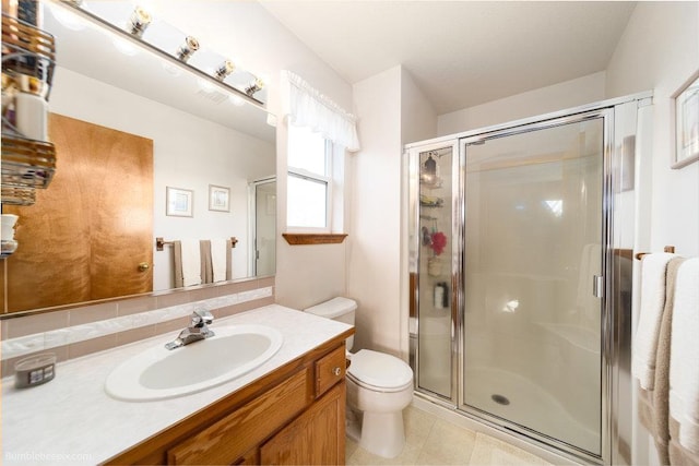 full bathroom featuring a shower stall, vanity, toilet, and tasteful backsplash