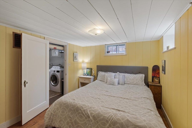 127 W 25th Ave, Spokane, WA 99203 - bedroom featuring baseboards, visible vents, and wood finished floors