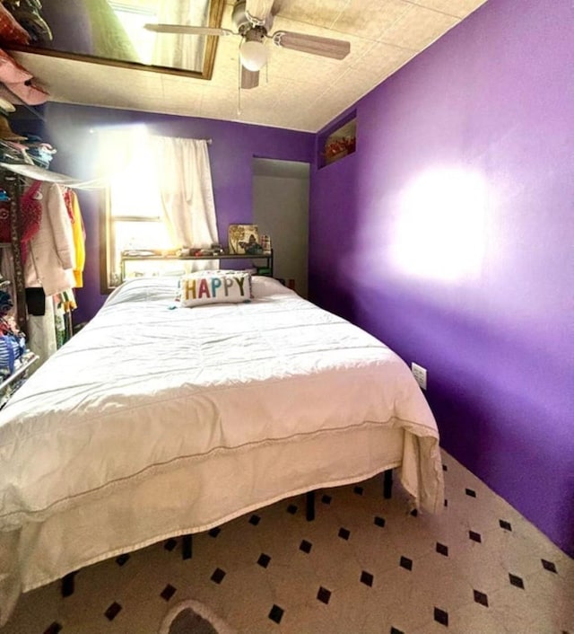 bedroom with ceiling fan