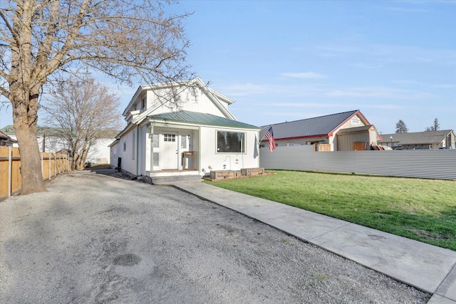 404 N Washington Ave, Newport, WA 99156 - view of front of house with metal roof, a front yard, and fence