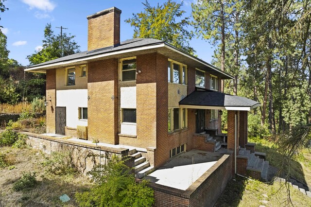 540 E Rockwood Blvd, Spokane, WA 99202 - view of side of property featuring brick siding and a chimney