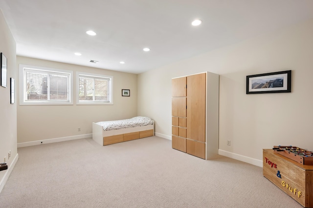 13615 N Riverbluff Ln, Spokane, WA 99208 - bedroom featuring carpet floors, baseboards, visible vents, and recessed lighting