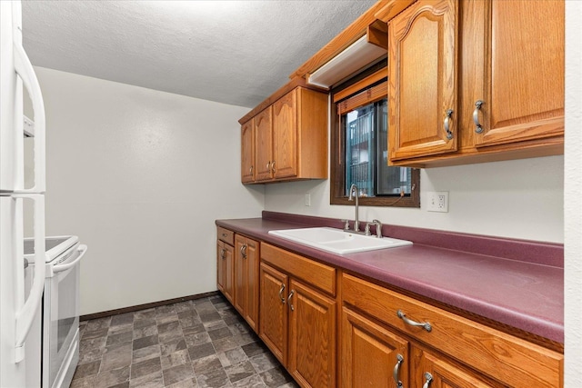 2121 E Upriver Dr Unit # 61, Spokane, WA 99207 - kitchen featuring baseboards, a textured ceiling, brown cabinets, electric stove, and a sink
