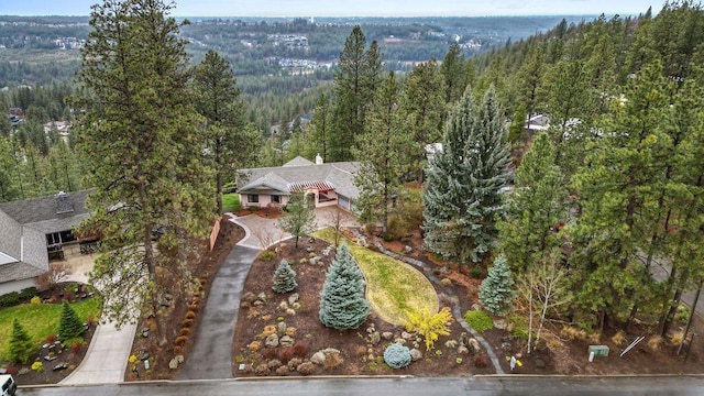 birds eye view of property featuring a wooded view