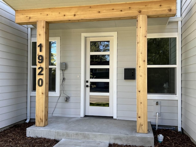 1920 E 37th Ave, Spokane, WA 99203 - view of exterior entry with covered porch