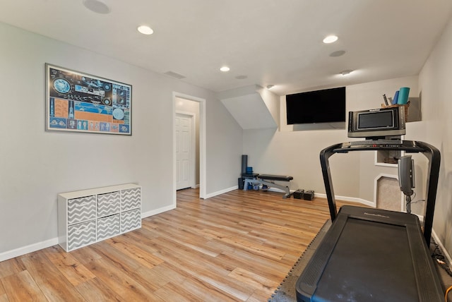 workout area with light wood-style floors, baseboards, visible vents, and recessed lighting