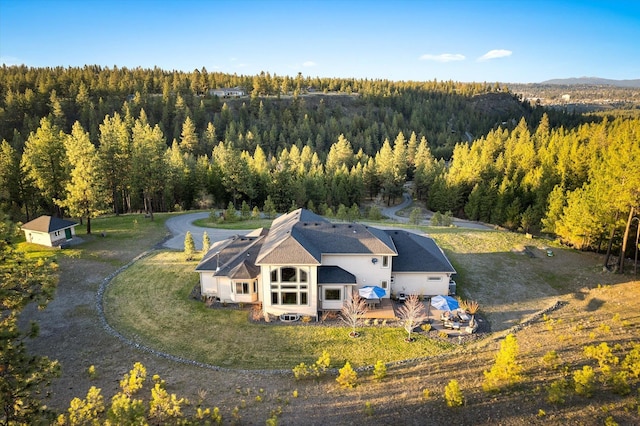 birds eye view of property featuring a wooded view