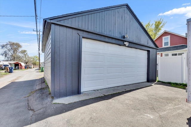 1303 E Rich Ave, Spokane, WA 99207 - detached garage with fence