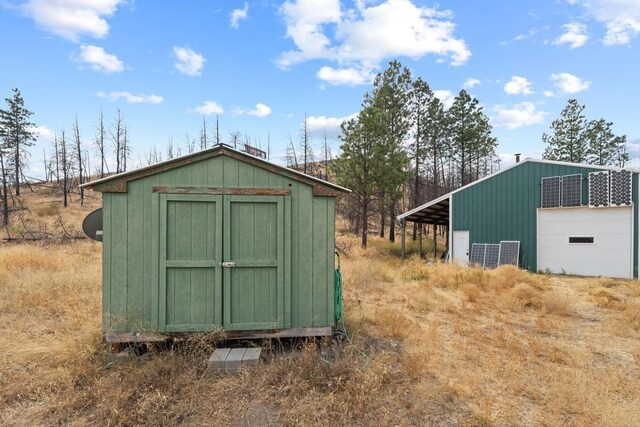 31725 N Hawk Creek Rd, Davenport, WA 99122 - view of outdoor structure featuring an outbuilding and dirt driveway