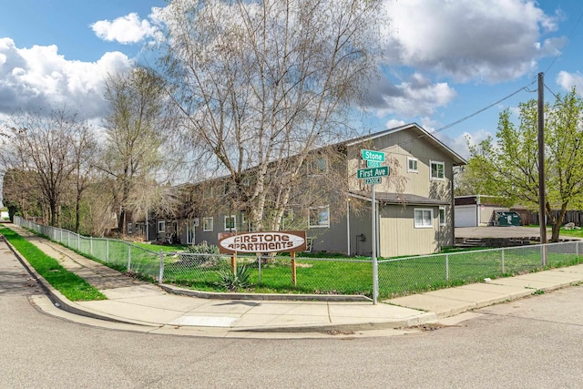 2310 E 1st Ave, Spokane, WA 99202 - exterior space with a yard and fence