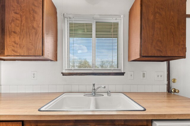 2310 E 1st Ave, Spokane, WA 99202 - kitchen featuring a sink and light countertops