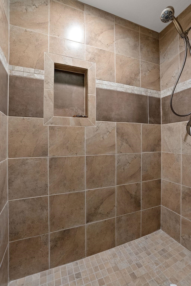 112 S Holiday Rd, Spokane Valley, WA 99016 - full bathroom featuring tiled shower