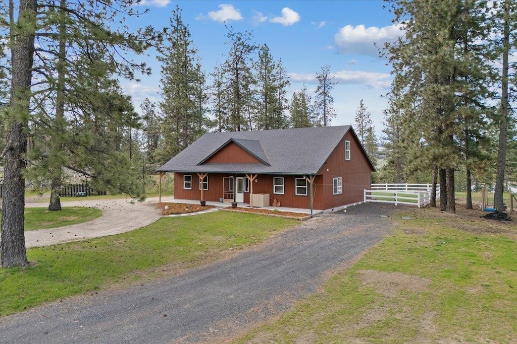 6421C Lakeview Dr, Nine Mile Falls, WA 99026 - chalet / cabin featuring a front lawn, driveway, fence, and a porch