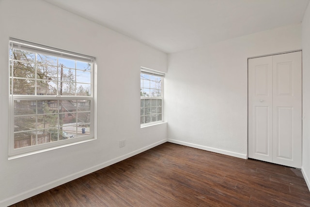 901 S Lincoln St, Spokane, WA 99204 - unfurnished room featuring plenty of natural light, baseboards, and dark wood-style flooring