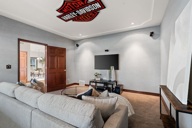 living area with recessed lighting, visible vents, carpet flooring, and baseboards